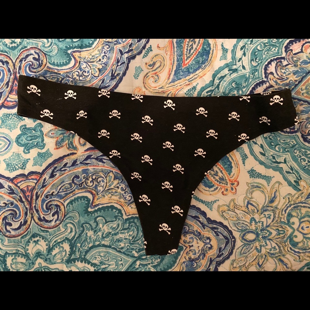 NEVER WORN skull thong.